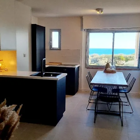 : 2 Au Bord Des Falaises